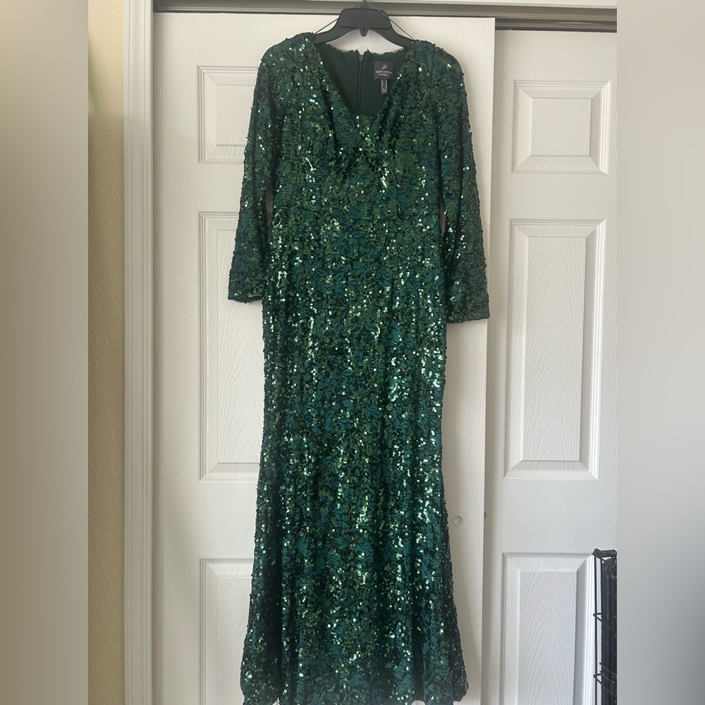 Elegant Green Sequin Dress